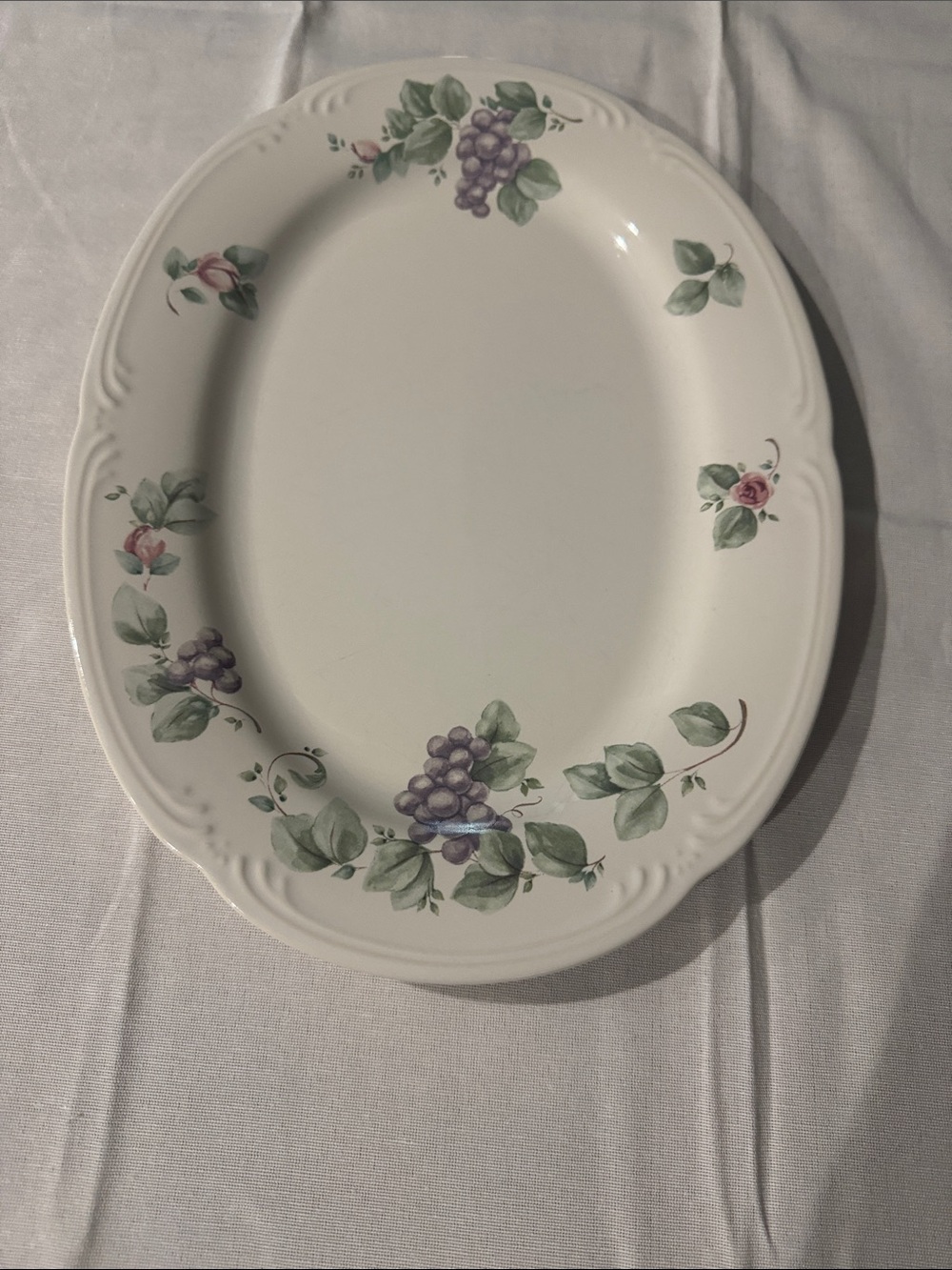 Pfaltzgraff grapevine oval serving platter14”